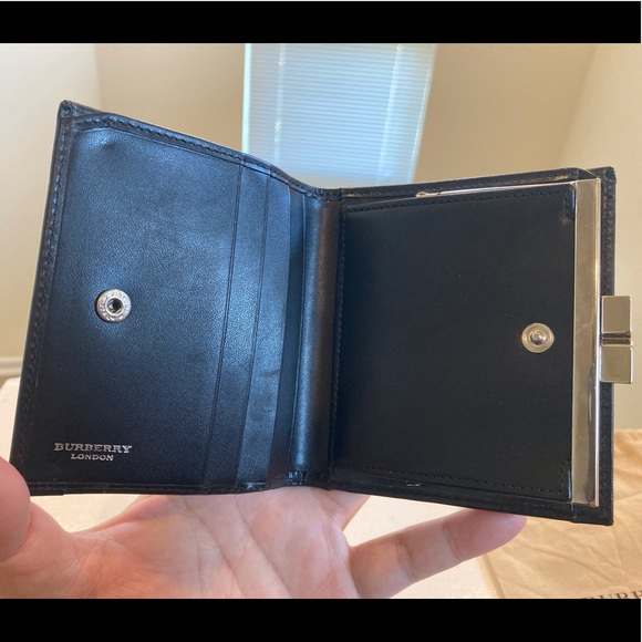 ❌SOLD❌ Burberry Haymarket Check Small French Purse - Picture 3 of 9